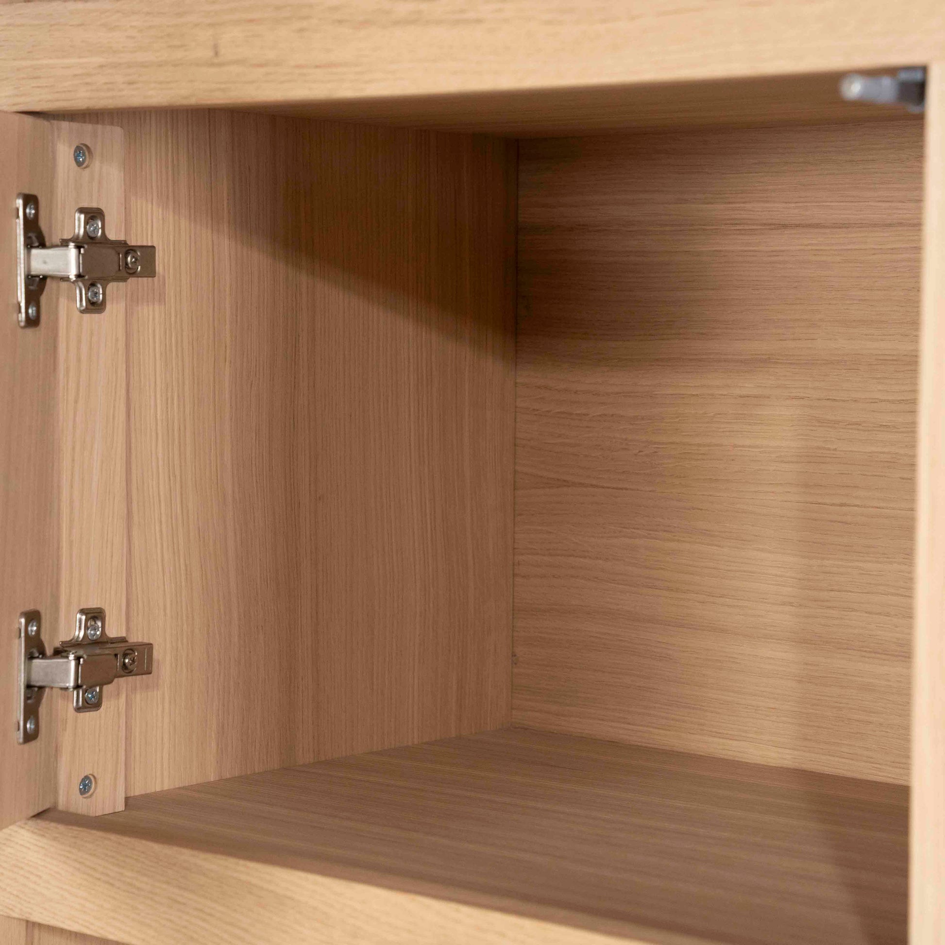 Helsinki bokhylle med skuffer og dører, lys eik - nærbilde