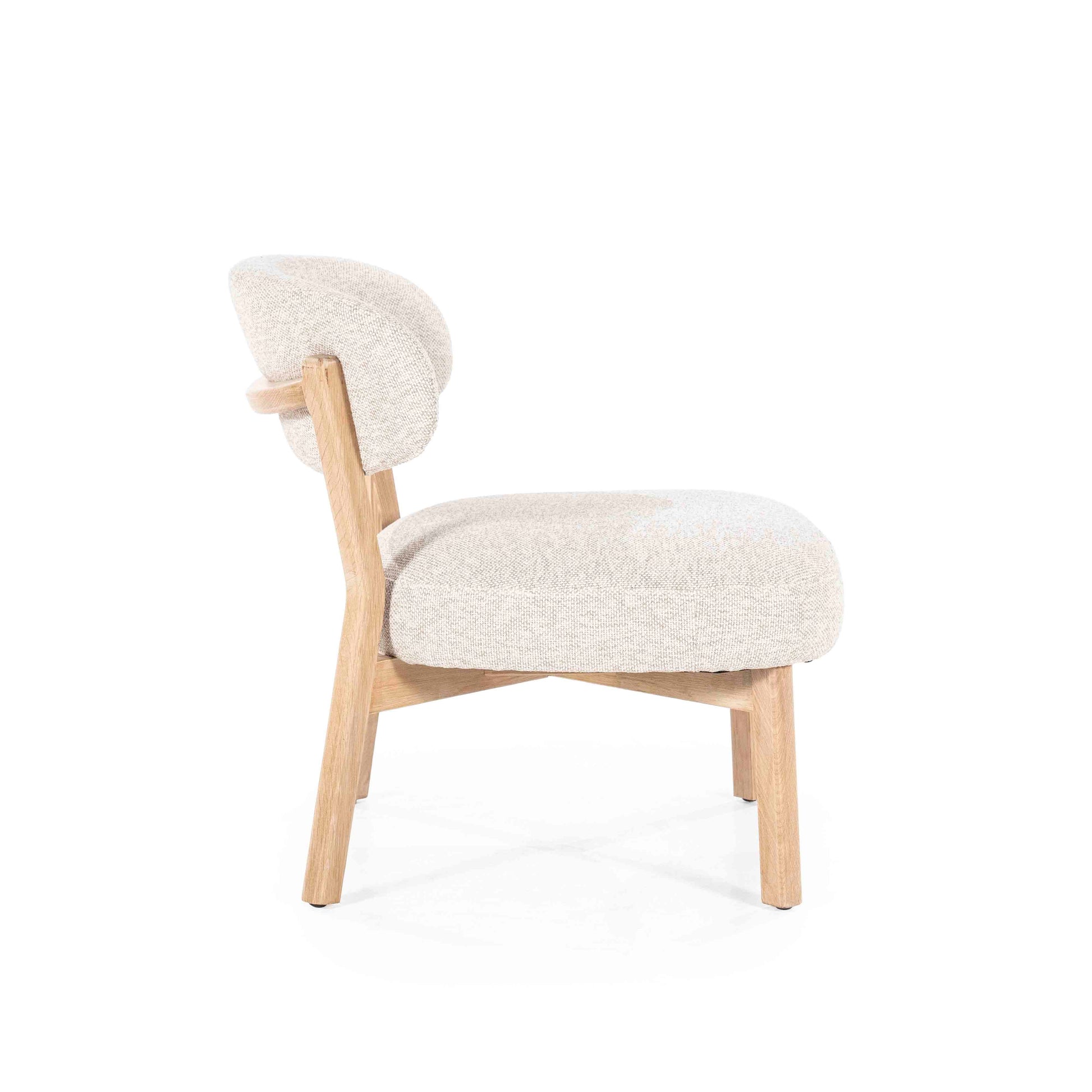Mikky lenestol i lysbeide tekstil med ben i lys eik