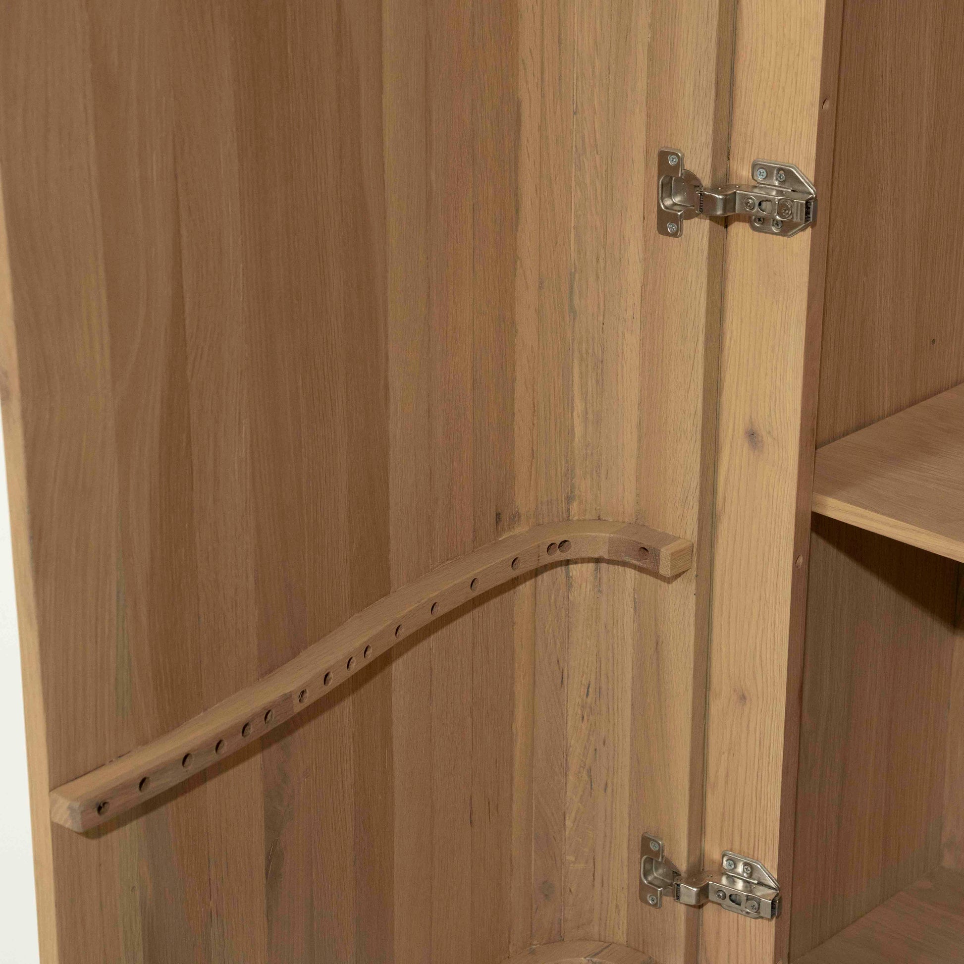 Josh skap i eik - nærbilde