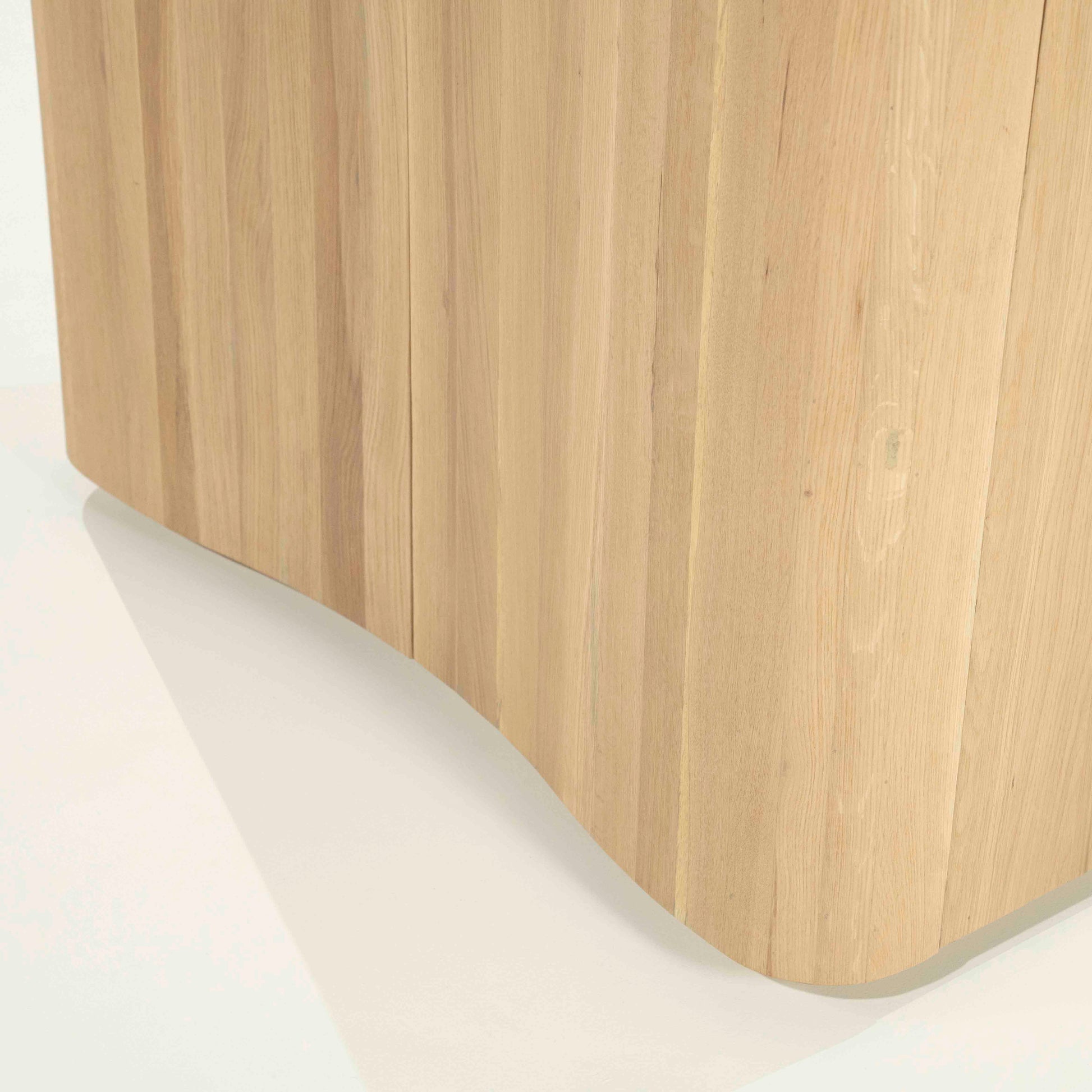 Josh skap i eik - nærbilde