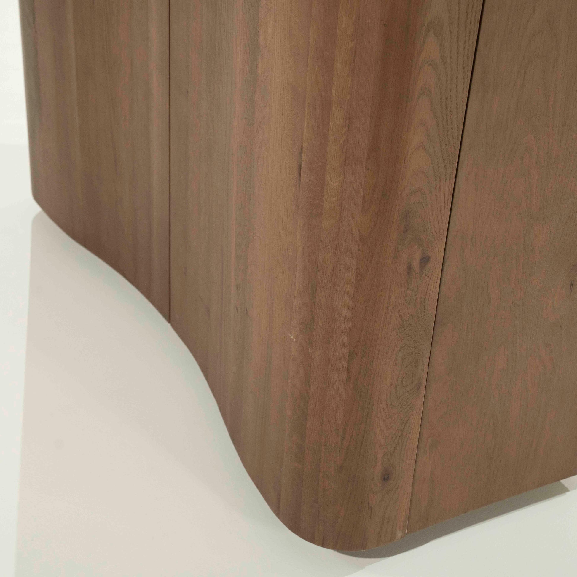 Josh skap i eik - nærbilde