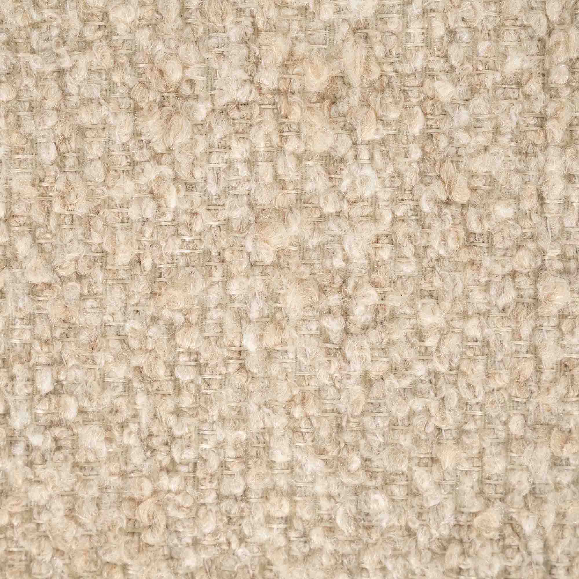 Stoffprøve: Sittebenk med solid tresokkel og sittepute i lys beige stoff.