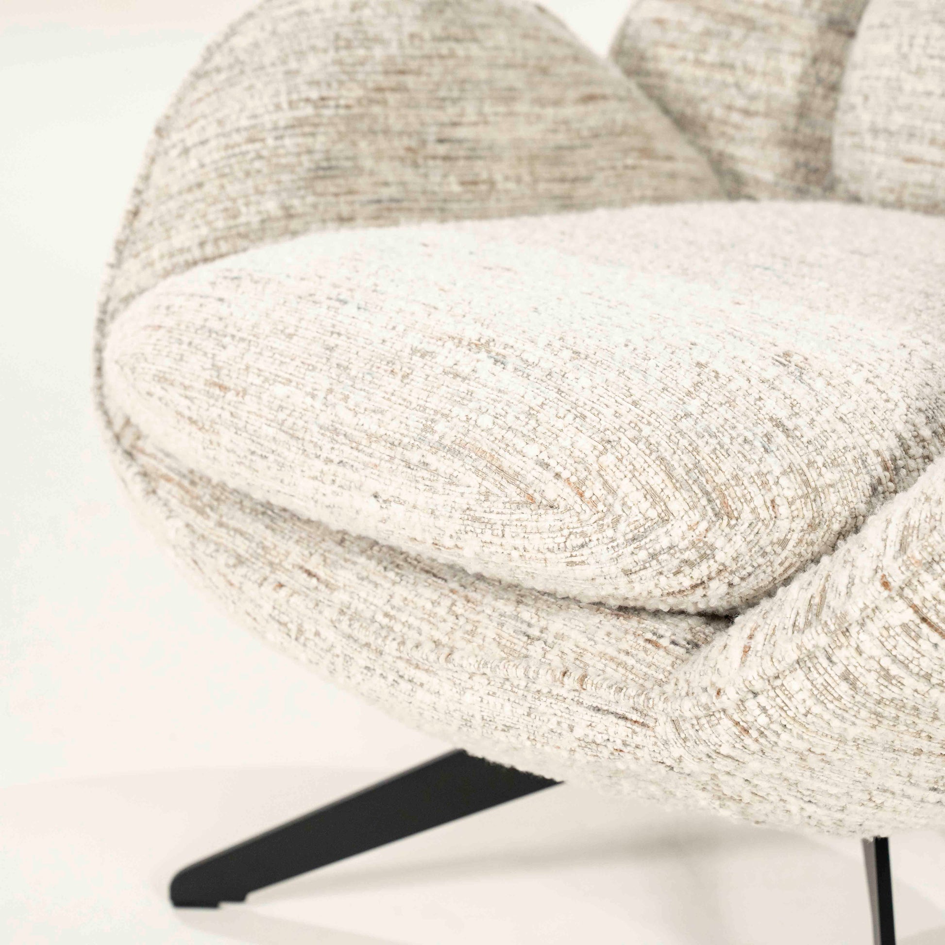 Ryan loungestol med puff i beige tekstil