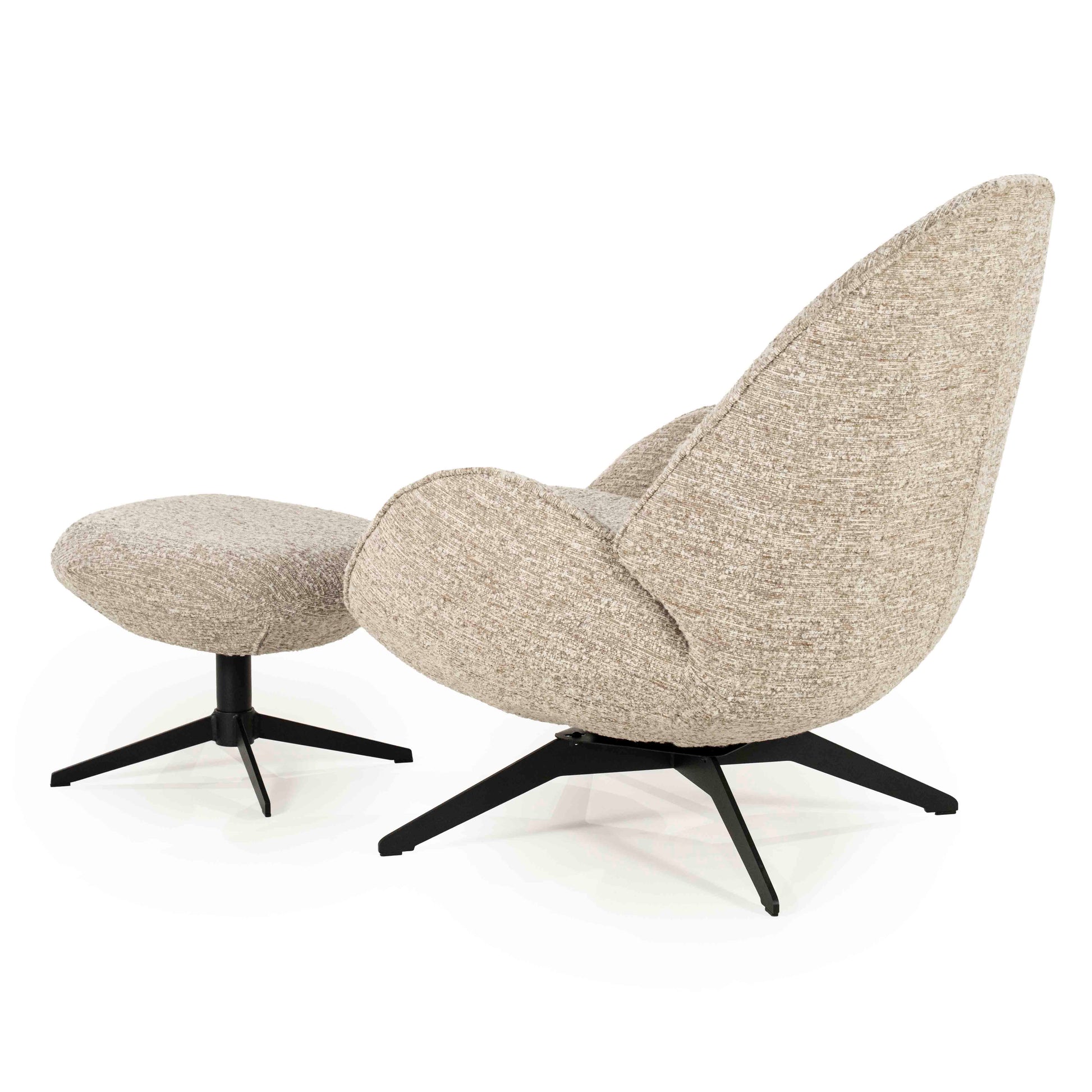 Ryan lenestol med puff. Sandfarget taupe tekstil med svart metallfot