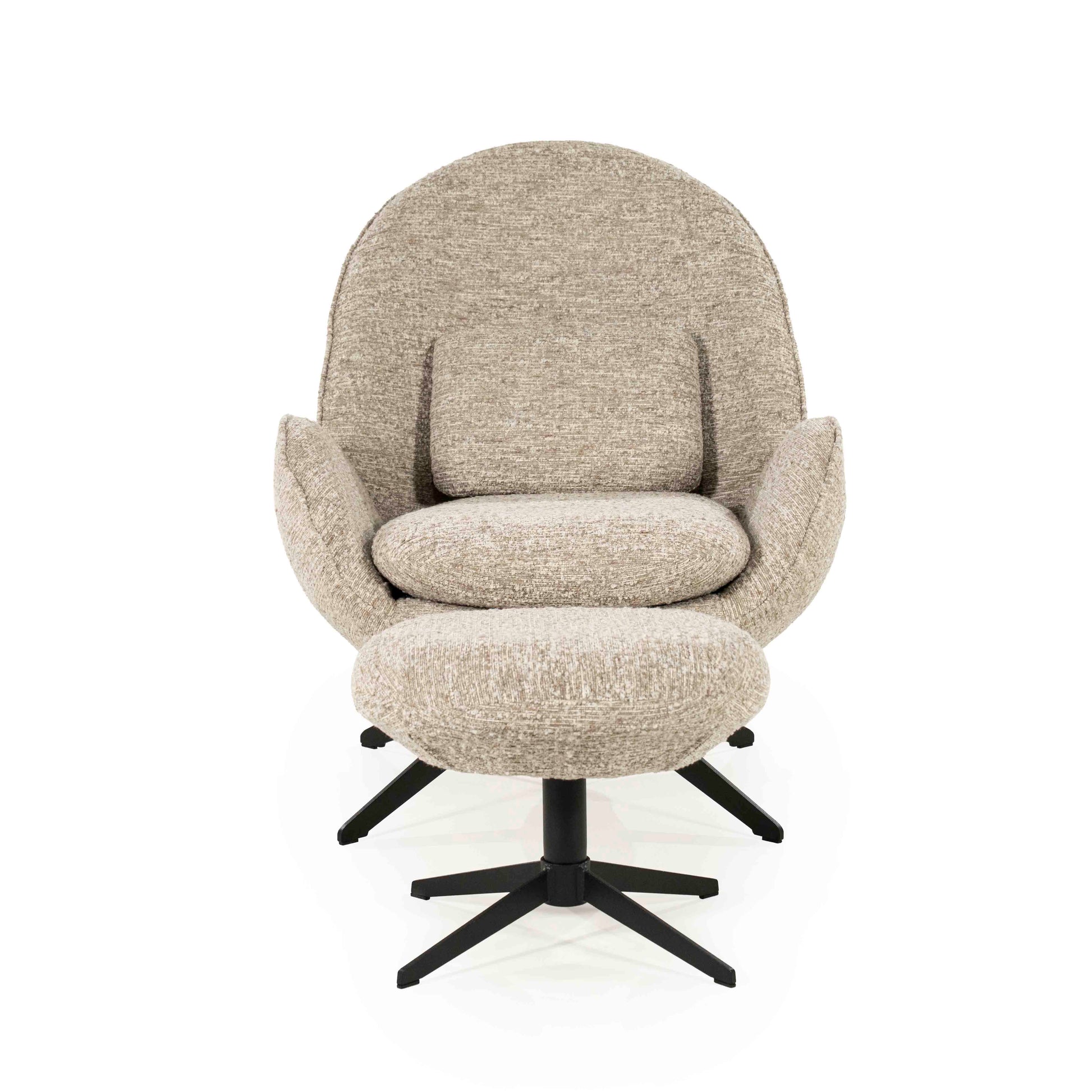 Ryan lenestol med puff. Sandfarget taupe tekstil med svart metallfot