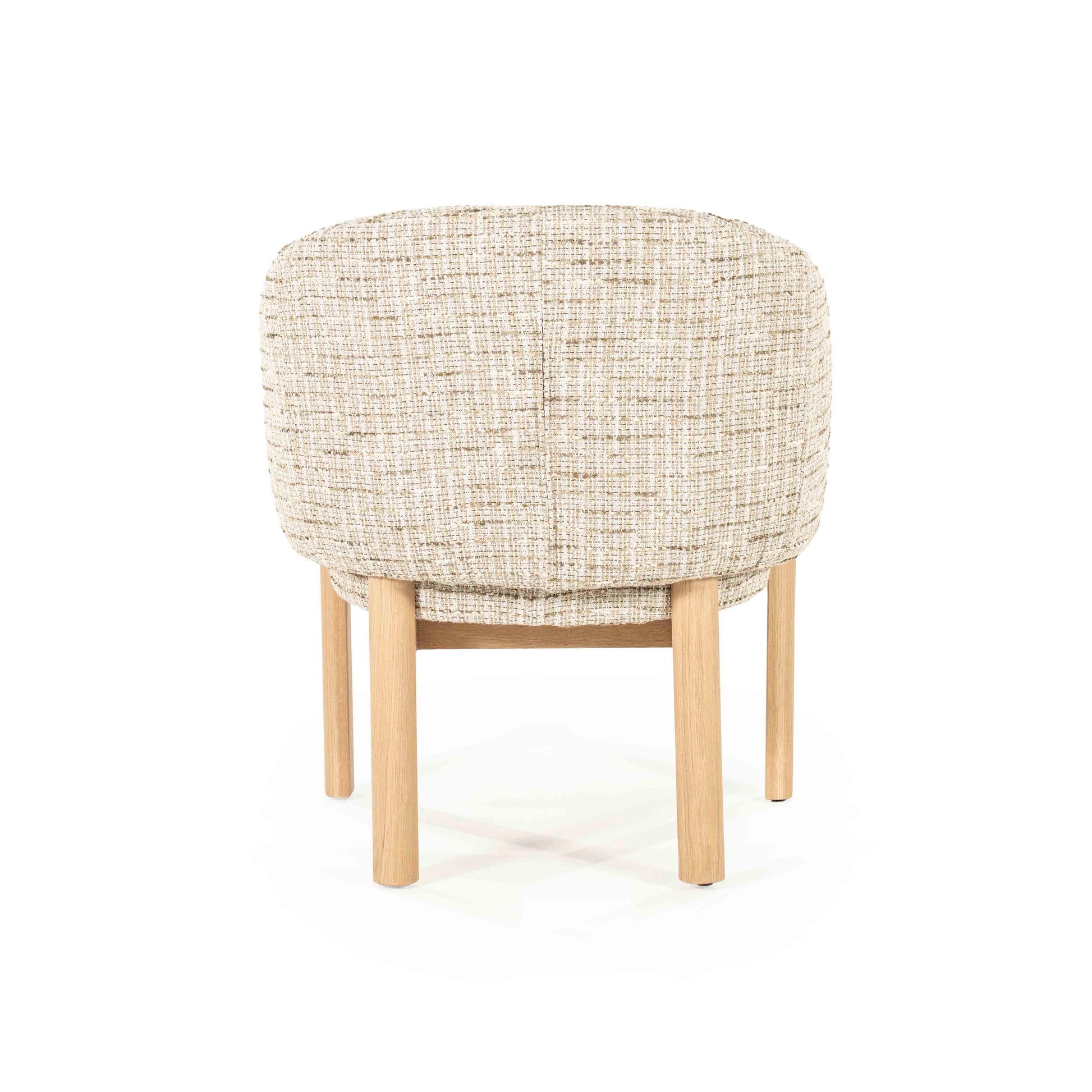 Micha lenestol med lyst beige stoff og eikeben