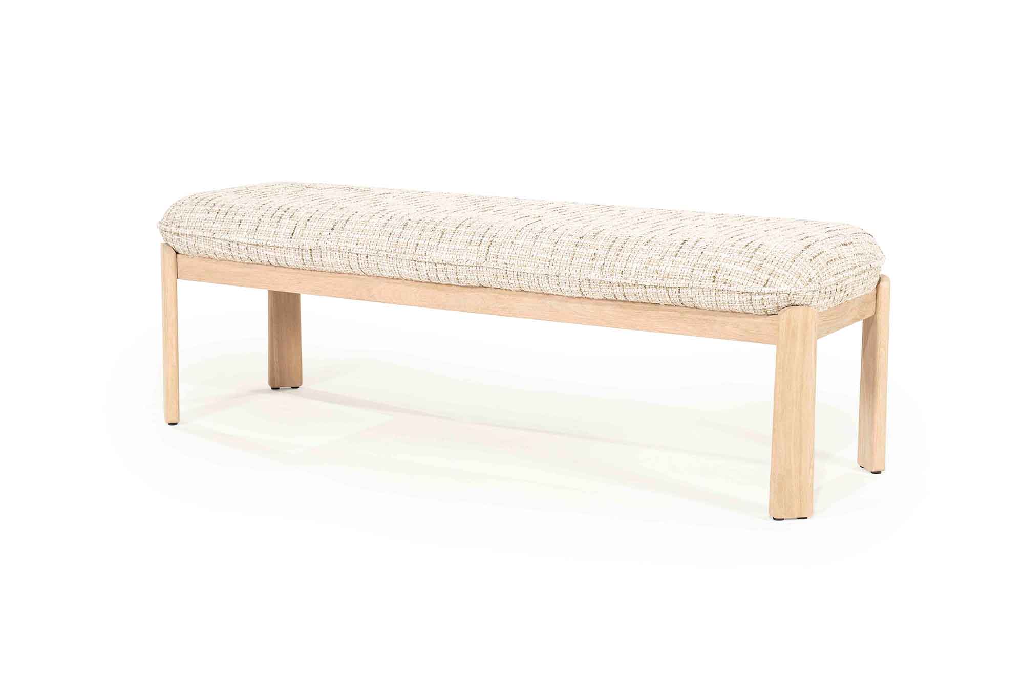 Benk i eik med lysbeige pute.