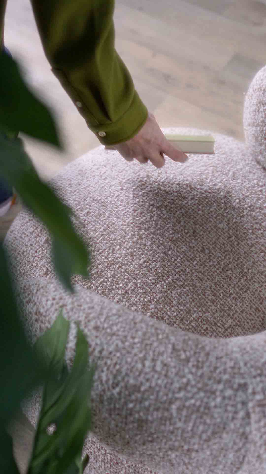 Maeve Loungestol, Beige Maywood. Myk, rund lenestol. Lounge chair