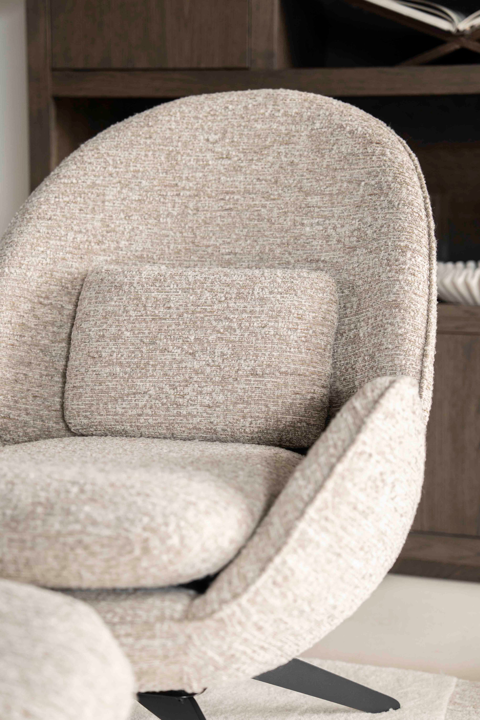 Ryan loungestol med puff i beige tekstil
