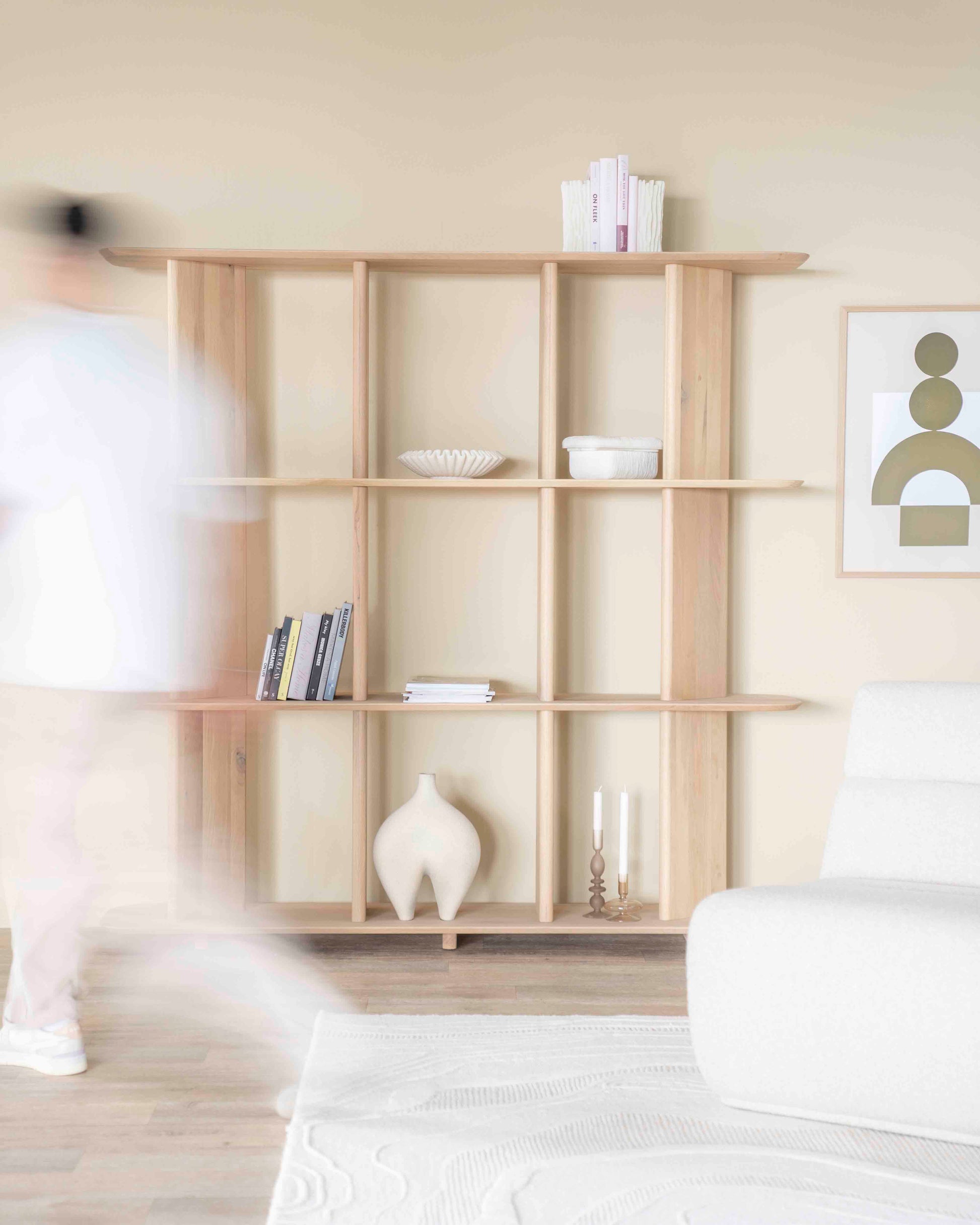 Ty bokhylle, lys eik. Miljøbilde