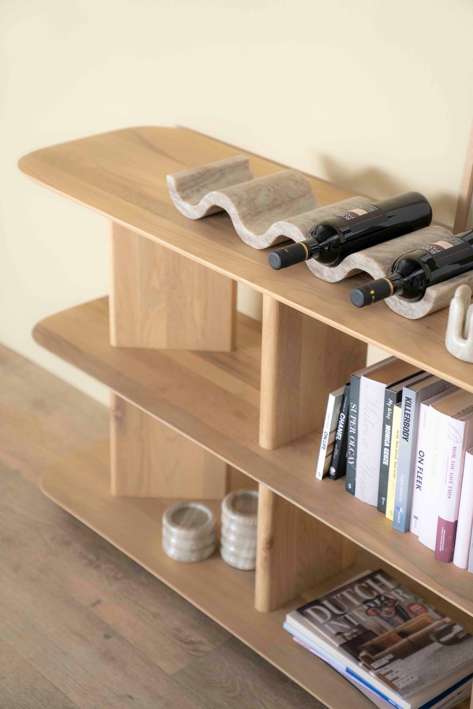 Ty Skjenk, lys eik. Miljøbilde